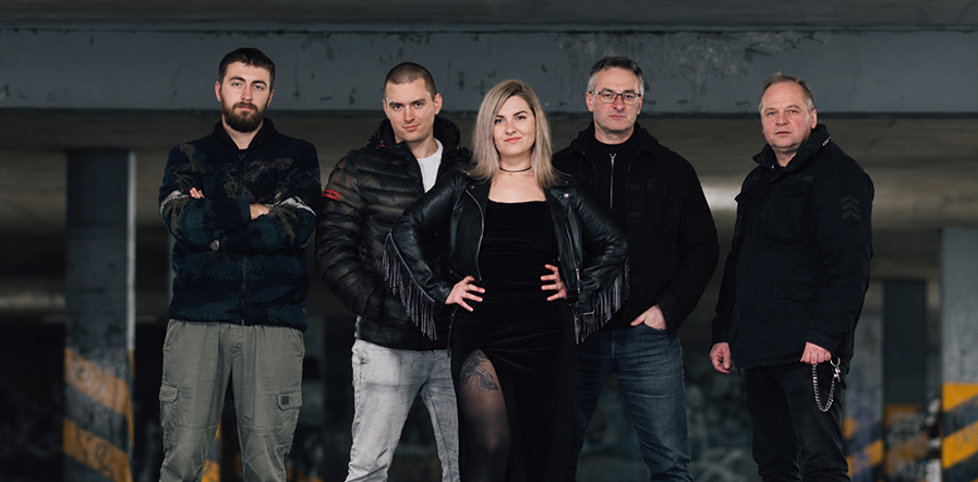 Pięcioosobowy skład zespołu Biała Wilczyca